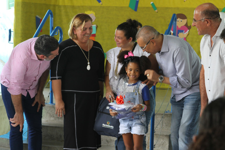 Cerimônia de entrega de Uniformes e Material Escolar 2024: Emef Fernanda Grazielle Resende Covre