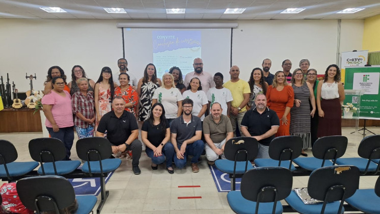 Cerimônia festiva marca formatura de estudantes da EJA em curso profissionalizante