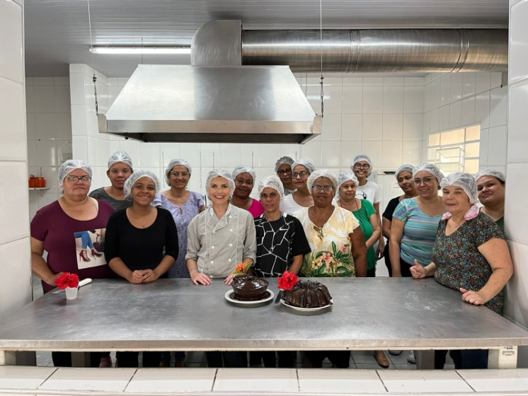 Cozinha Escola da Prefeitura qualifica aprendizes para geração de renda