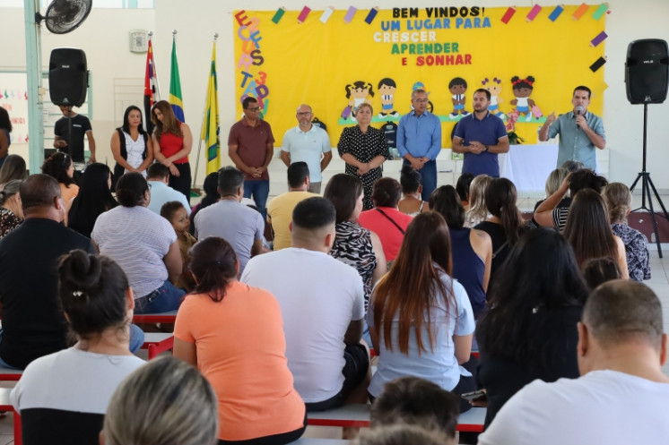 Hortolândia começa a entregar uniformes e materiais escolares a estudantes municipais
