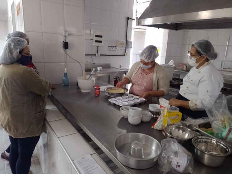 Oficina gratuita da Prefeitura de Hortolândia ensina receitas julinas à comunidade