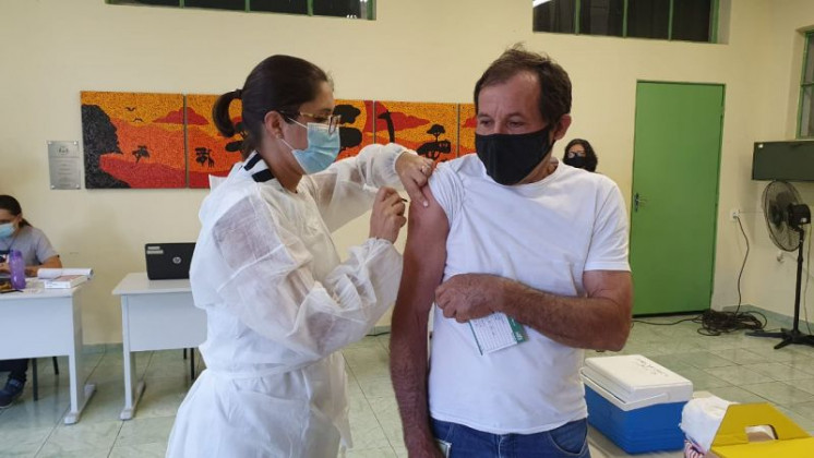 ﻿Começa vacinação de profissionais da Educação em Hortolândia