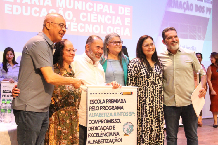 Prefeitura reúne profissionais da Educação para celebrar prêmio estadual por excelência educacional