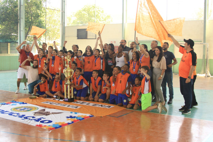 Emef Helena Futava vence Torneio de Queimada 2025