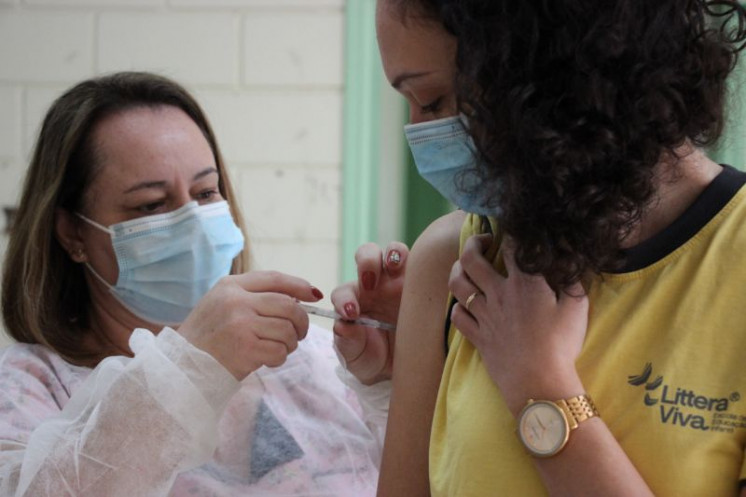 Em “repescagem”, mais de 80 profissionais da Educação recebem vacina contra COVID-19