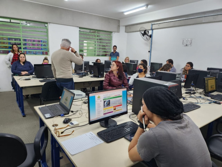 Professores da rede municipal de Hortolândia recebem formação sobre software Conecte
