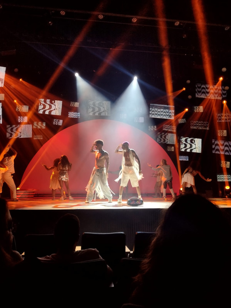 Profissionais da educação mergulham em experiência cultural com espetáculo musical