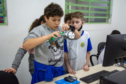 Hortolândia recebe prêmio Prefeitura Inovadora 2024 pelo projeto de Robótica Educacional