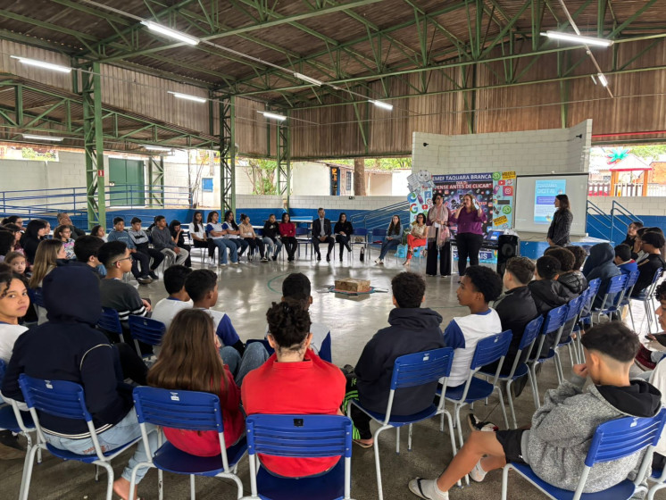 Círculo de diálogo sobre cidadania digital promove reflexão entre estudantes da EMEF Taquara Branca