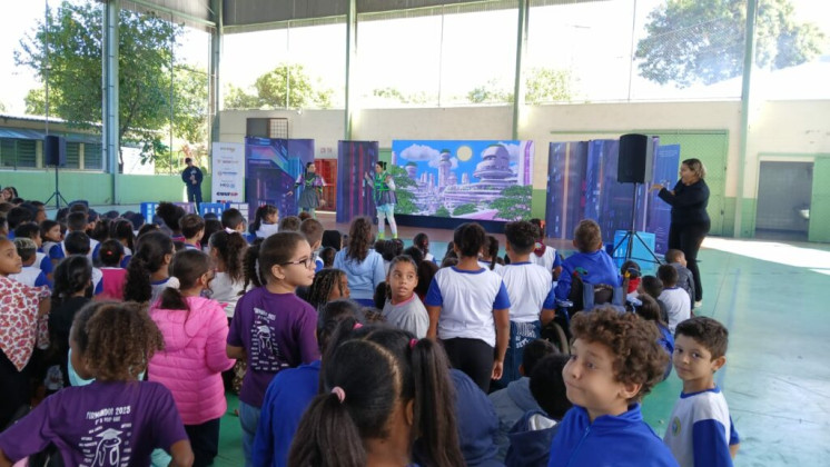 Teatro sobre Inteligência Artificial encanta estudantes de Hortolândia