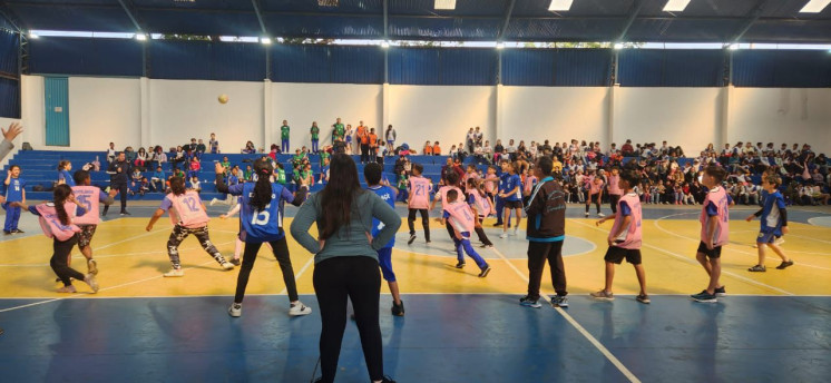 Quadras poliesportivas de três Emefs ganharão cobertura neste ano