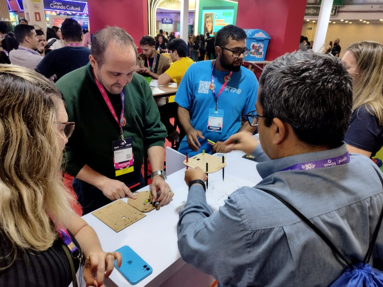 Profissionais da Educação de Hortolândia participam de feira de tecnologia educacional em São Paulo
